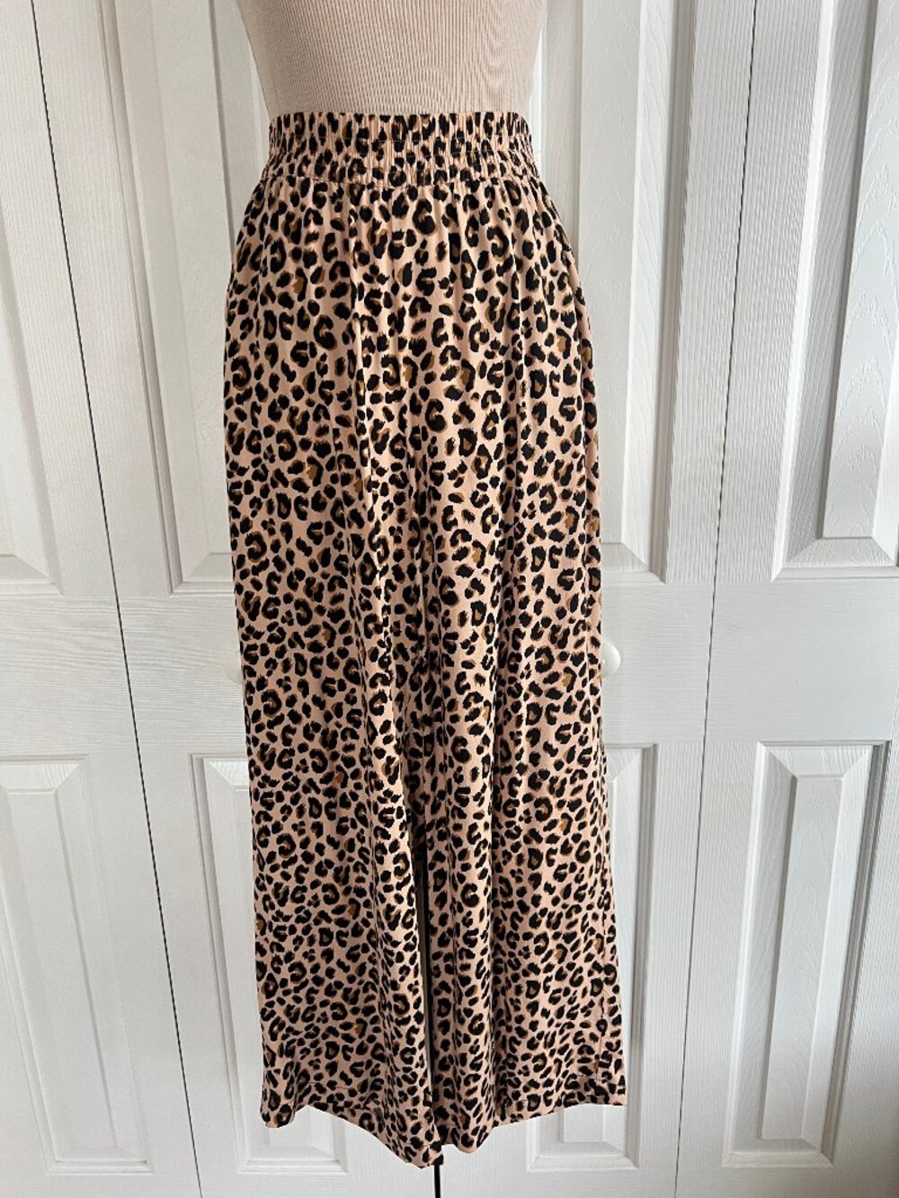 H&M Pull-on Leopard Print Pants – Elastic Waist – Wide Leg – Like New - Picture 3 of 11